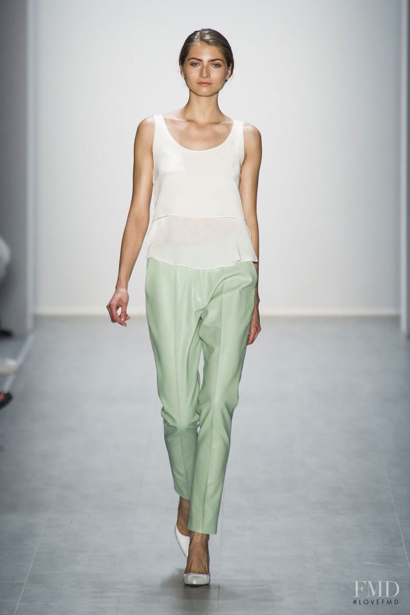 Hien Le fashion show for Spring/Summer 2015