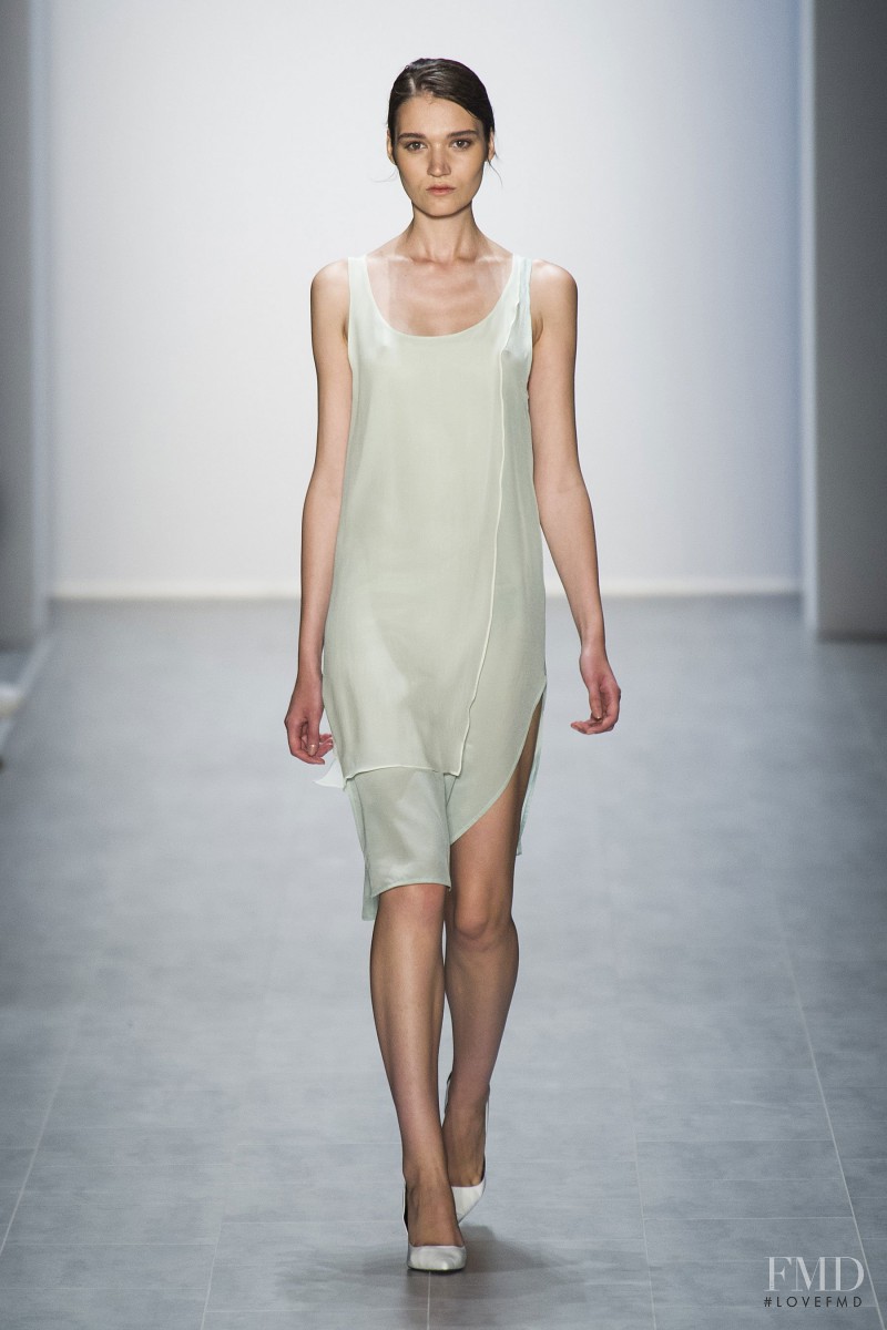 Hien Le fashion show for Spring/Summer 2015