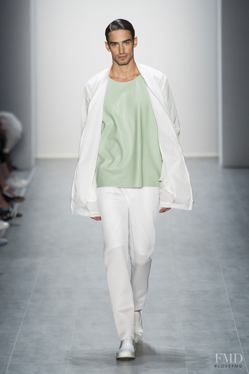 Hien Le fashion show for Spring/Summer 2015