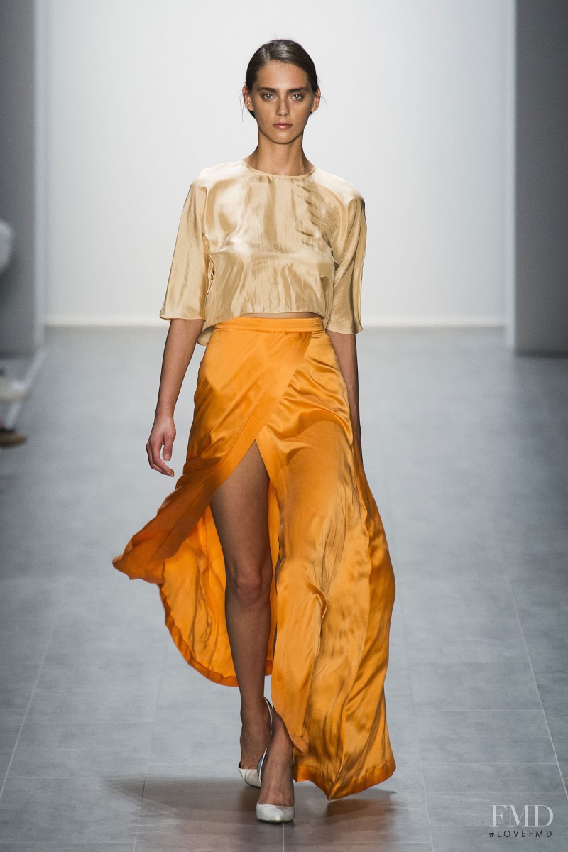 Hien Le fashion show for Spring/Summer 2015