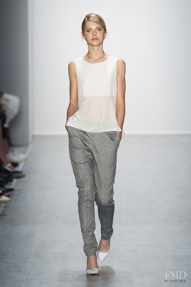 Hien Le fashion show for Spring/Summer 2015