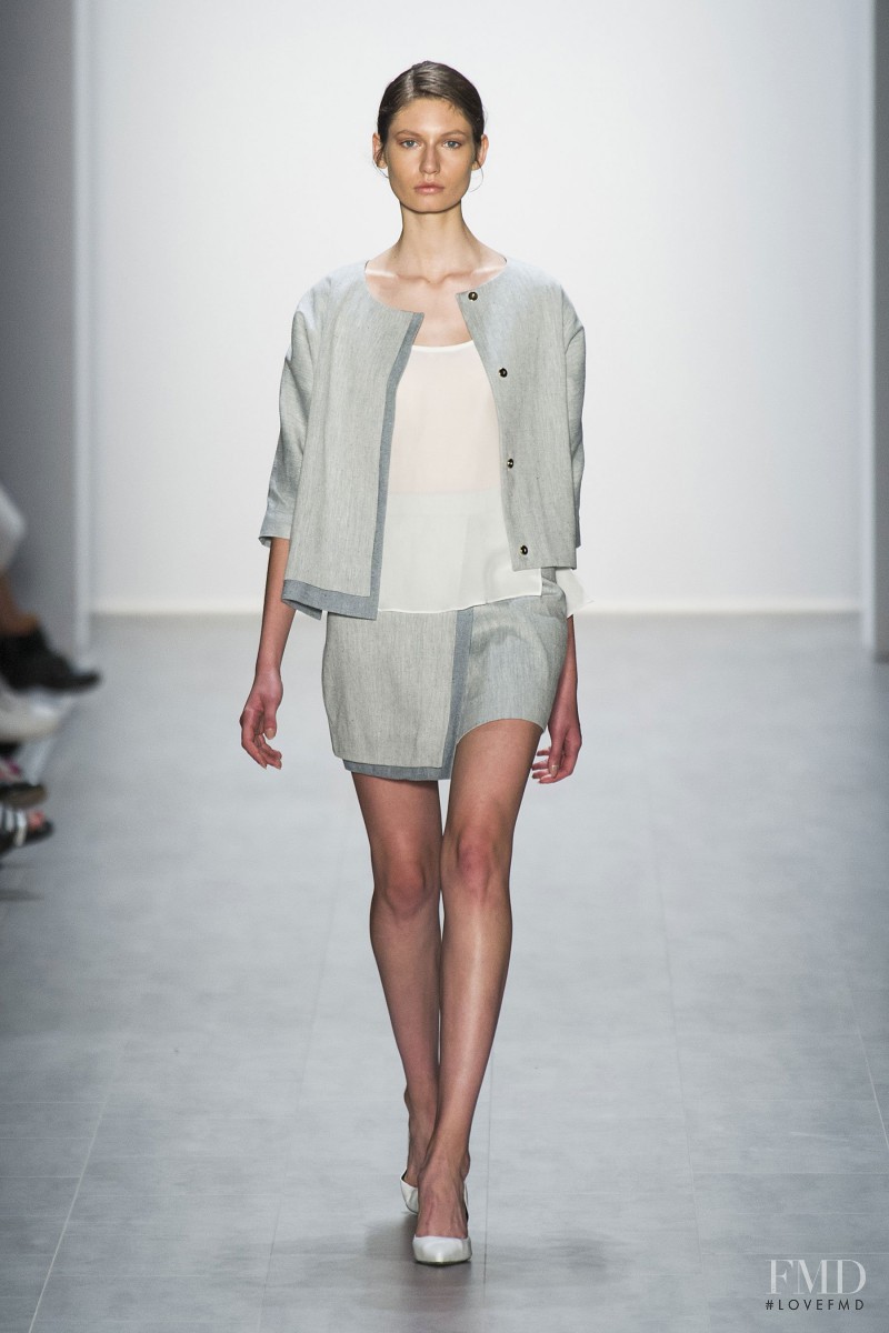 Hien Le fashion show for Spring/Summer 2015