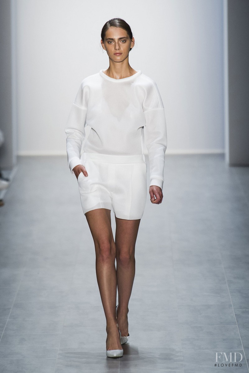 Hien Le fashion show for Spring/Summer 2015