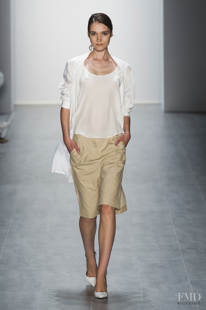 Hien Le fashion show for Spring/Summer 2015