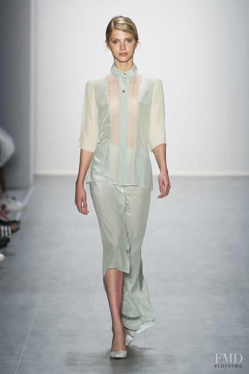 Hien Le fashion show for Spring/Summer 2015