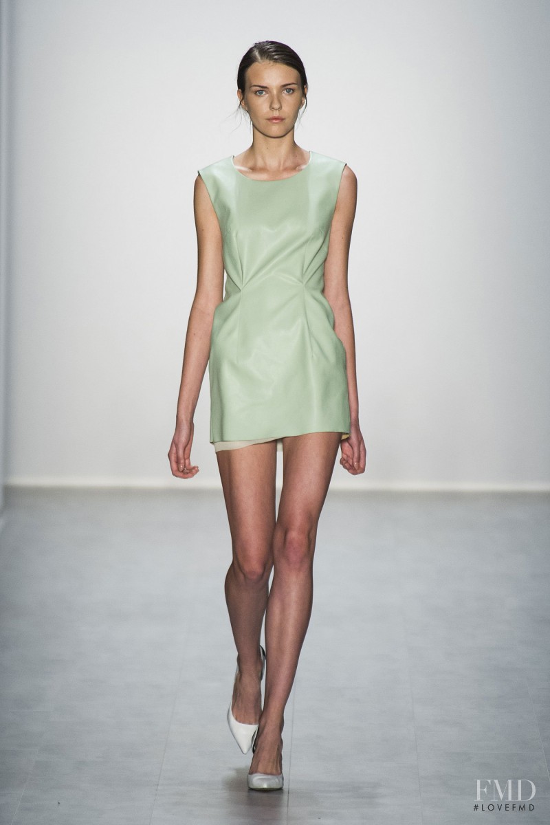 Hien Le fashion show for Spring/Summer 2015