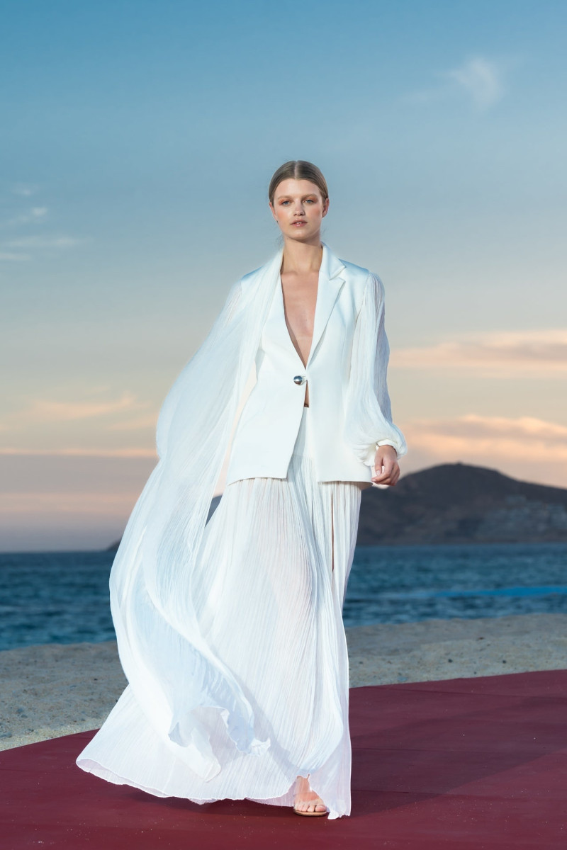 Kris Goyri La Vacacion fashion show for Resort 2025