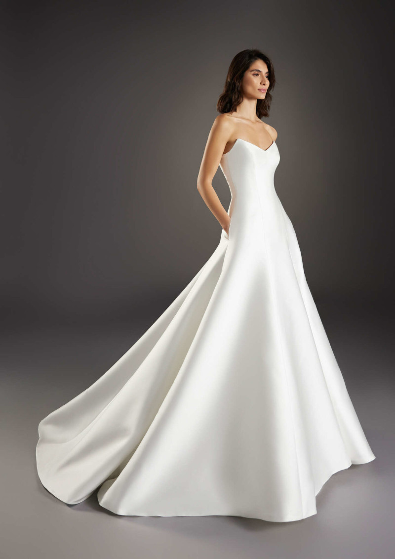 Pronovias lookbook for Spring 2025