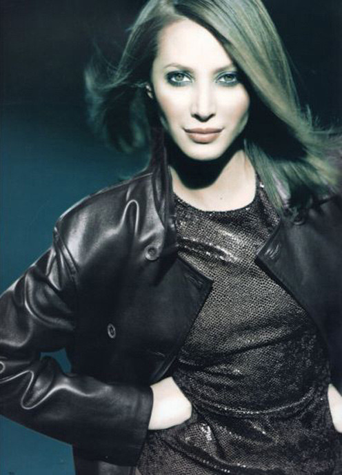 Christy Turlington featured in  the mondi advertisement for Autumn/Winter 1998