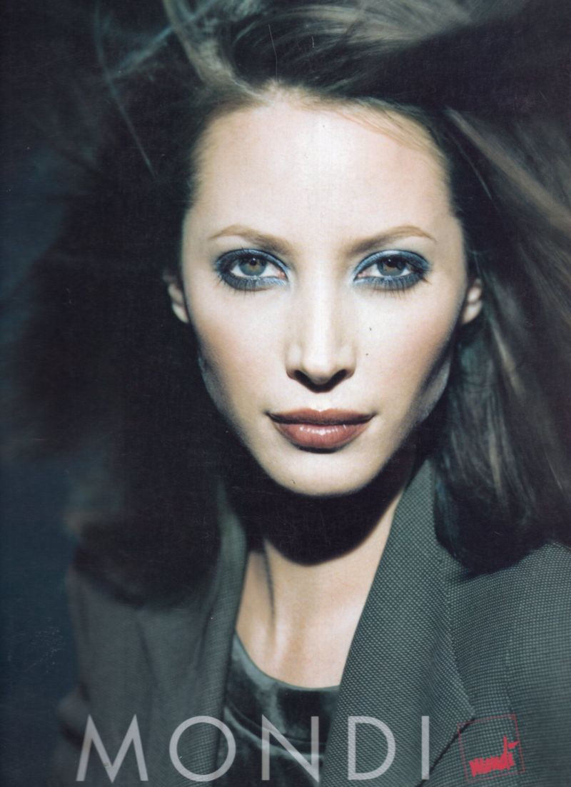 Christy Turlington featured in  the mondi advertisement for Autumn/Winter 1998