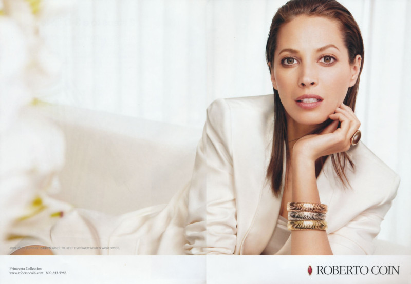 Christy Turlington featured in  the Roberto Coin advertisement for Autumn/Winter 2009