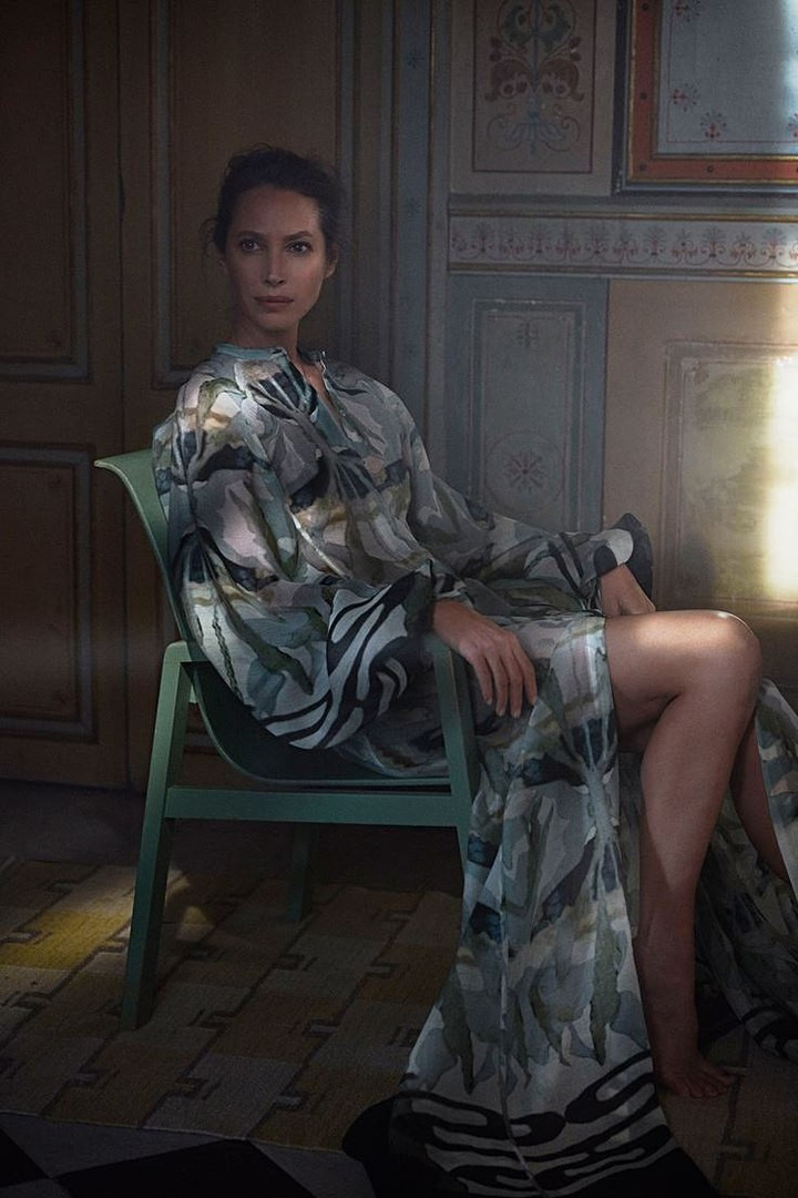 Christy Turlington featured in  the H&M advertisement for Autumn/Winter 2018