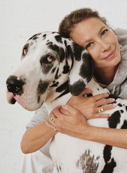 Christy Turlington featured in  the Mejuri advertisement for Autumn/Winter 2021