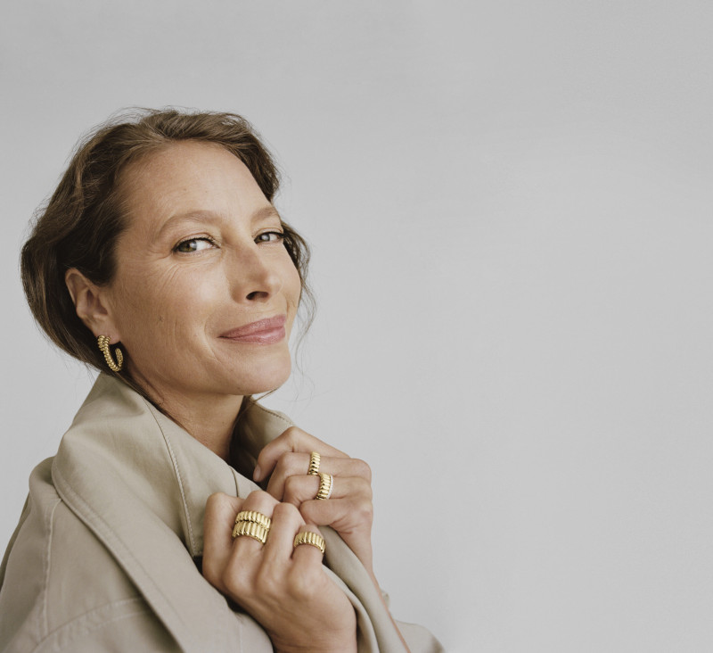 Christy Turlington featured in  the Mejuri advertisement for Autumn/Winter 2021