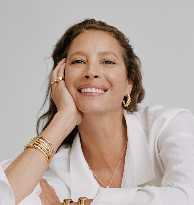 Christy Turlington featured in  the Mejuri advertisement for Autumn/Winter 2021