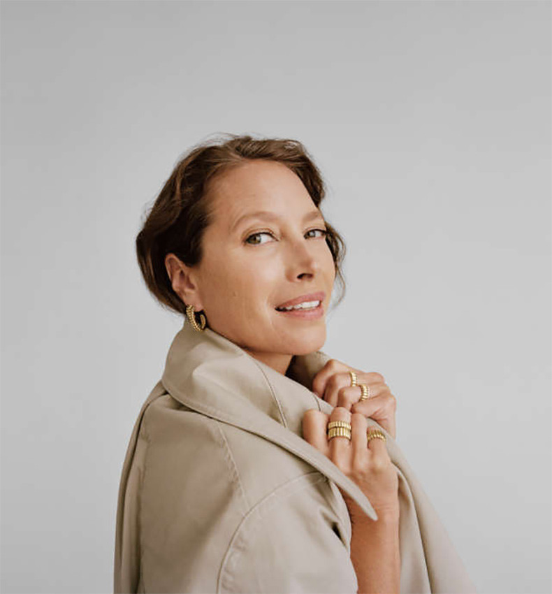 Christy Turlington featured in  the Mejuri advertisement for Autumn/Winter 2021