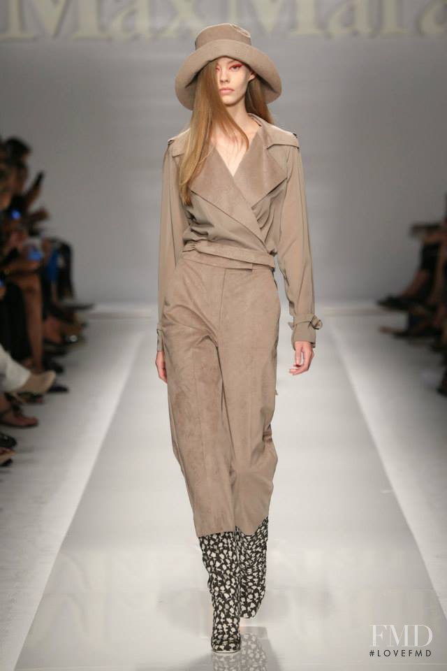Ondria Hardin featured in  the Max Mara fashion show for Spring/Summer 2015