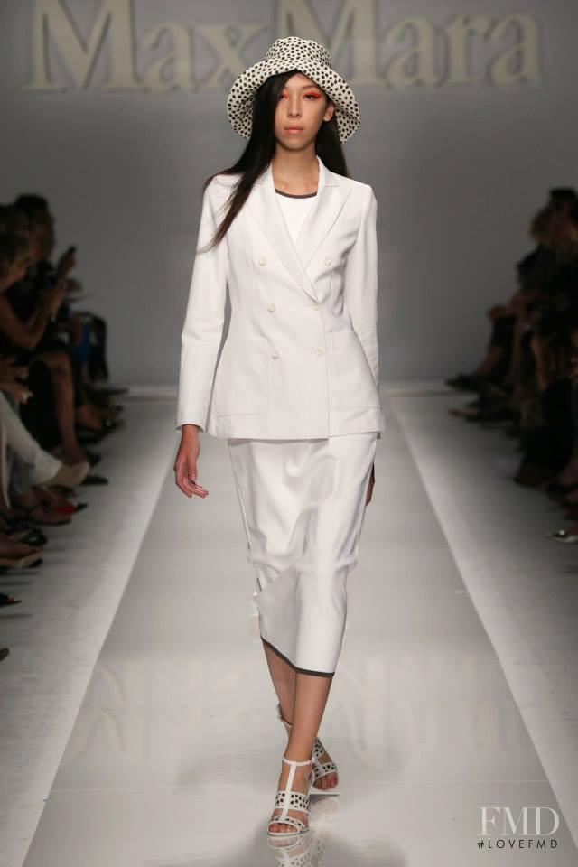 Issa Lish featured in  the Max Mara fashion show for Spring/Summer 2015