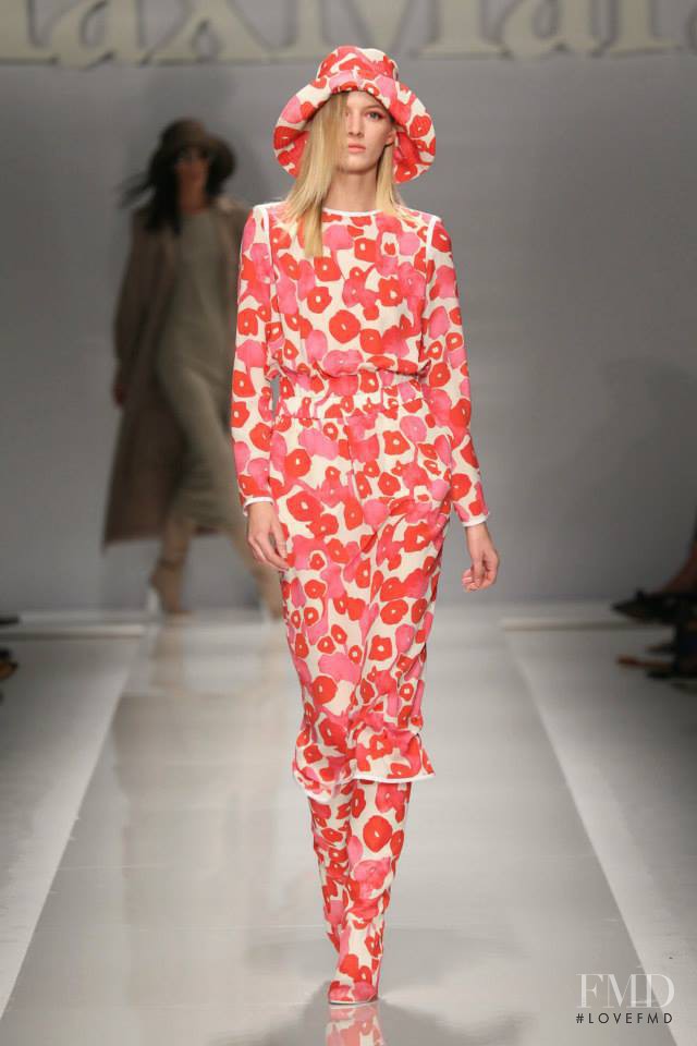 Daria Strokous featured in  the Max Mara fashion show for Spring/Summer 2015