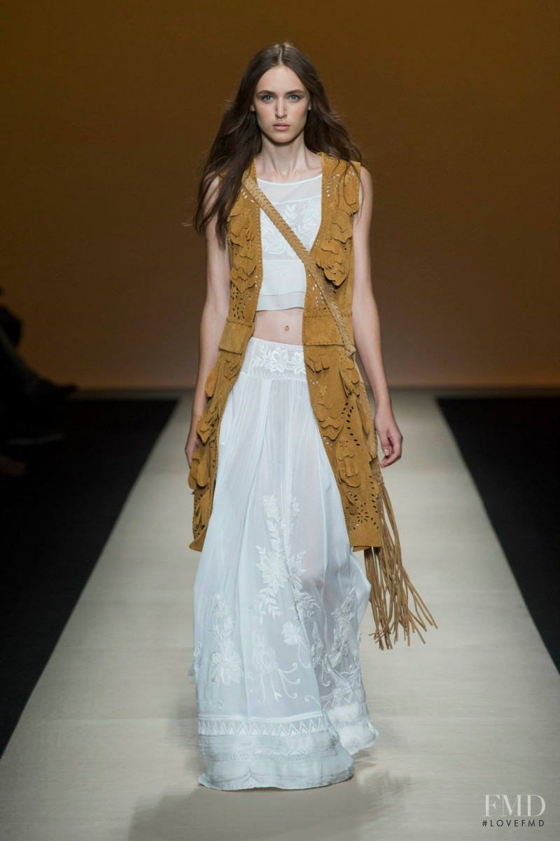 Stasha Yatchuk featured in  the Alberta Ferretti fashion show for Spring/Summer 2015