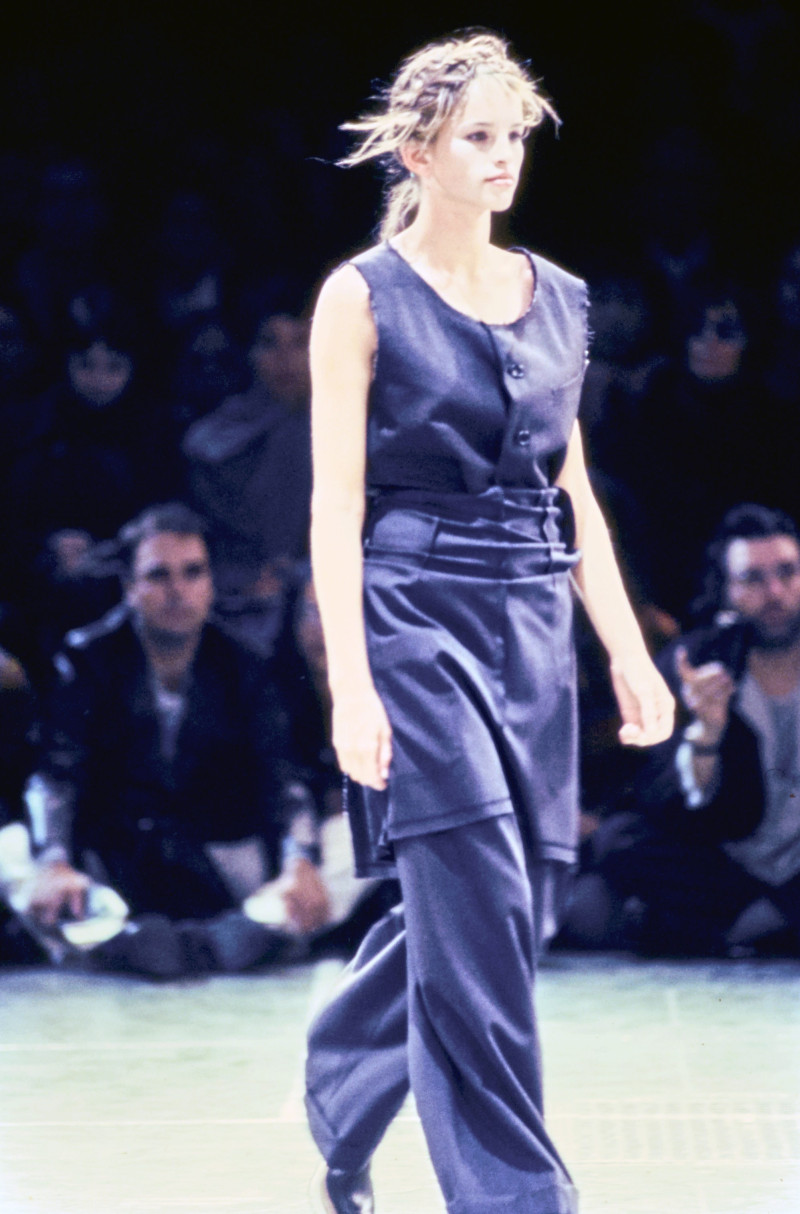 Comme des Garçons fashion show for Autumn/Winter 1994