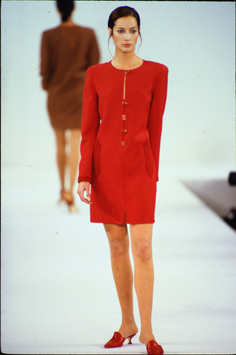 Christy Turlington featured in  the Oscar de la Renta fashion show for Spring/Summer 1994