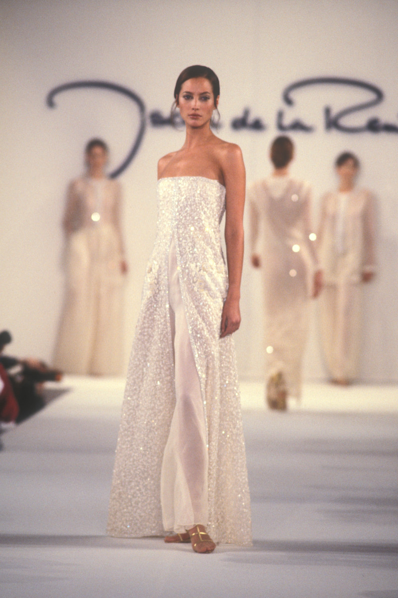 Christy Turlington featured in  the Oscar de la Renta fashion show for Spring/Summer 1994