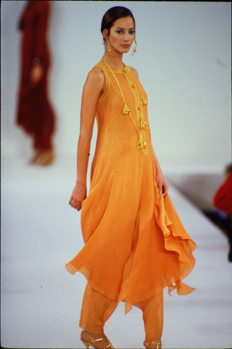 Christy Turlington featured in  the Oscar de la Renta fashion show for Spring/Summer 1994