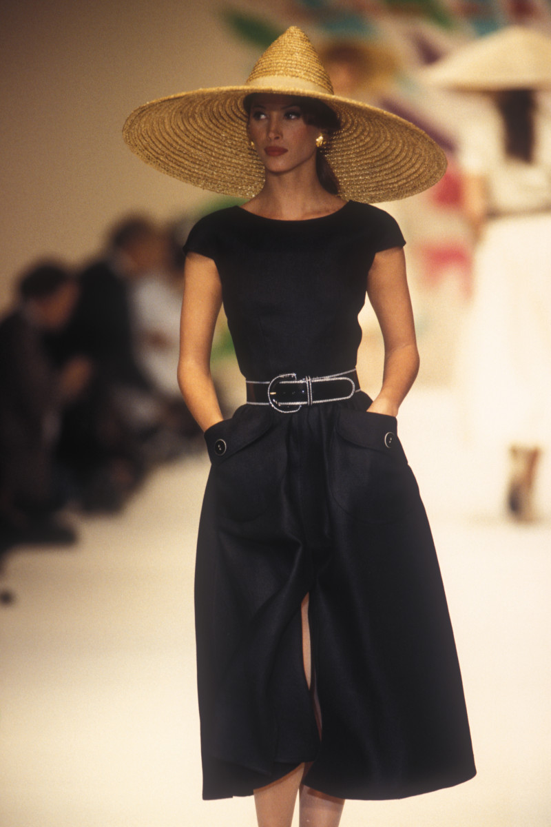 Christy Turlington featured in  the Oscar de la Renta fashion show for Spring/Summer 1993