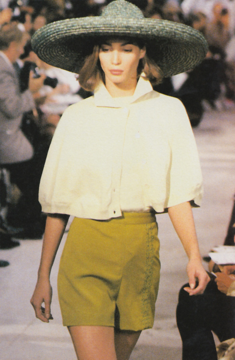 Christy Turlington featured in  the Oscar de la Renta fashion show for Spring/Summer 1993