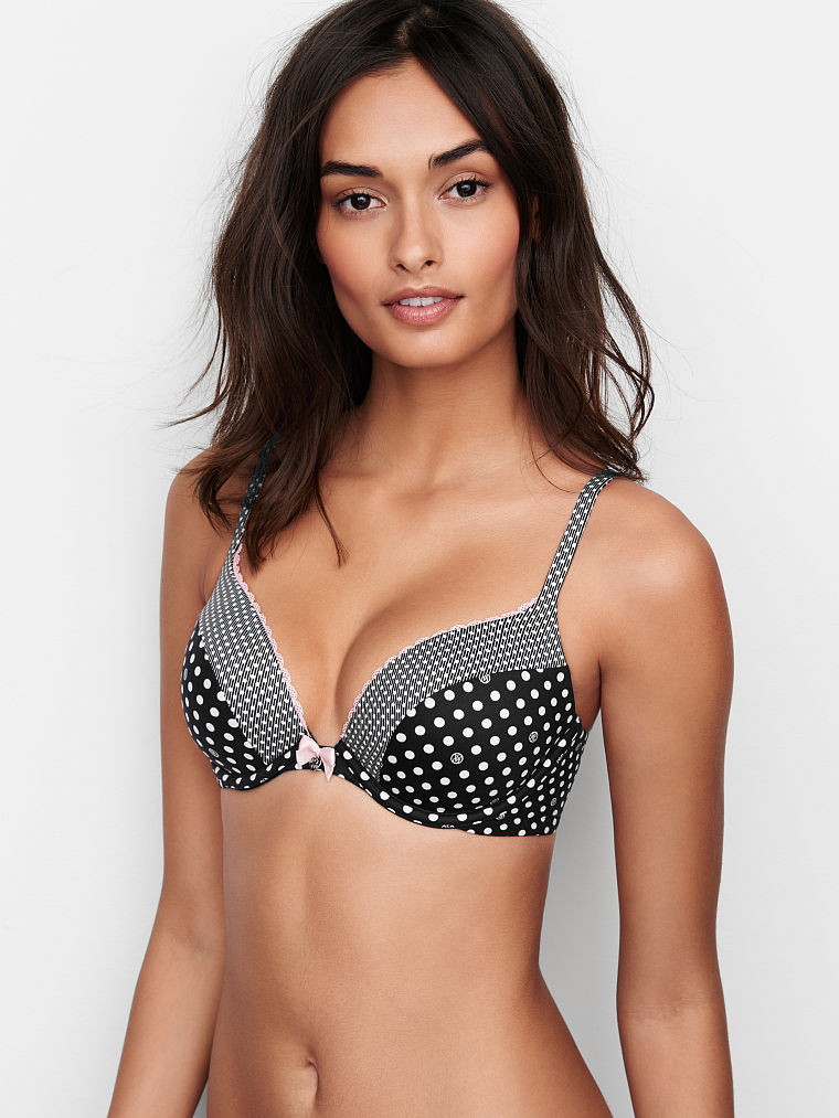 Gizele Oliveira featured in  the Victoria\'s Secret catalogue for Spring/Summer 2016