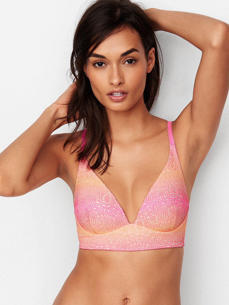 Gizele Oliveira featured in  the Victoria\'s Secret catalogue for Spring/Summer 2016