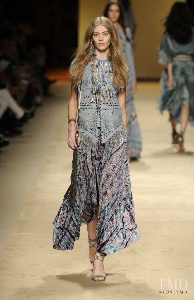Ondria Hardin featured in  the Etro fashion show for Spring/Summer 2015