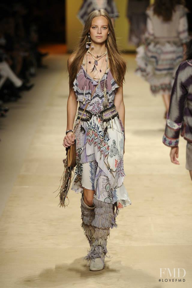 Ine Neefs featured in  the Etro fashion show for Spring/Summer 2015