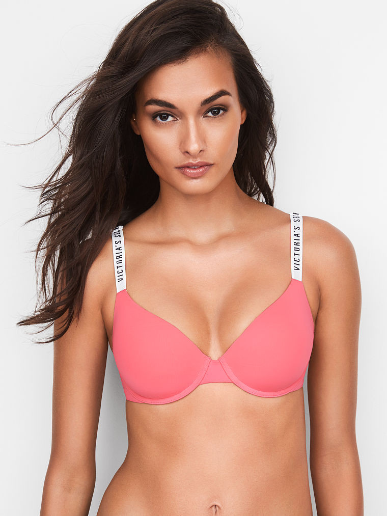 Gizele Oliveira featured in  the Victoria\'s Secret catalogue for Spring/Summer 2018