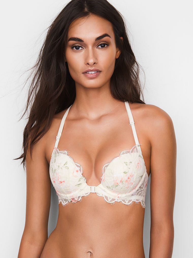 Gizele Oliveira featured in  the Victoria\'s Secret catalogue for Spring/Summer 2018