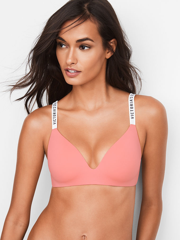 Gizele Oliveira featured in  the Victoria\'s Secret catalogue for Spring/Summer 2018