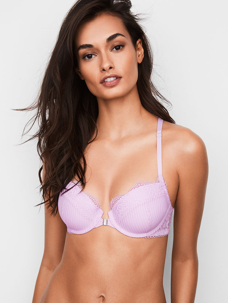 Gizele Oliveira featured in  the Victoria\'s Secret catalogue for Spring/Summer 2018