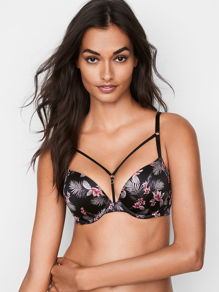 Gizele Oliveira featured in  the Victoria\'s Secret catalogue for Spring/Summer 2018