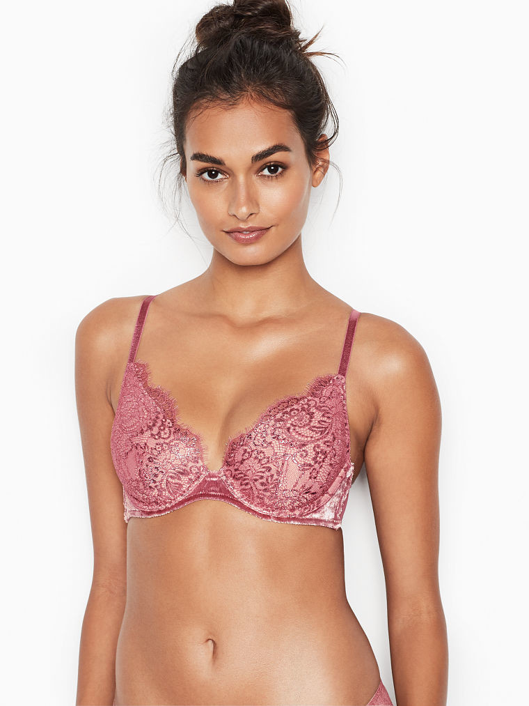 Gizele Oliveira featured in  the Victoria\'s Secret catalogue for Autumn/Winter 2018