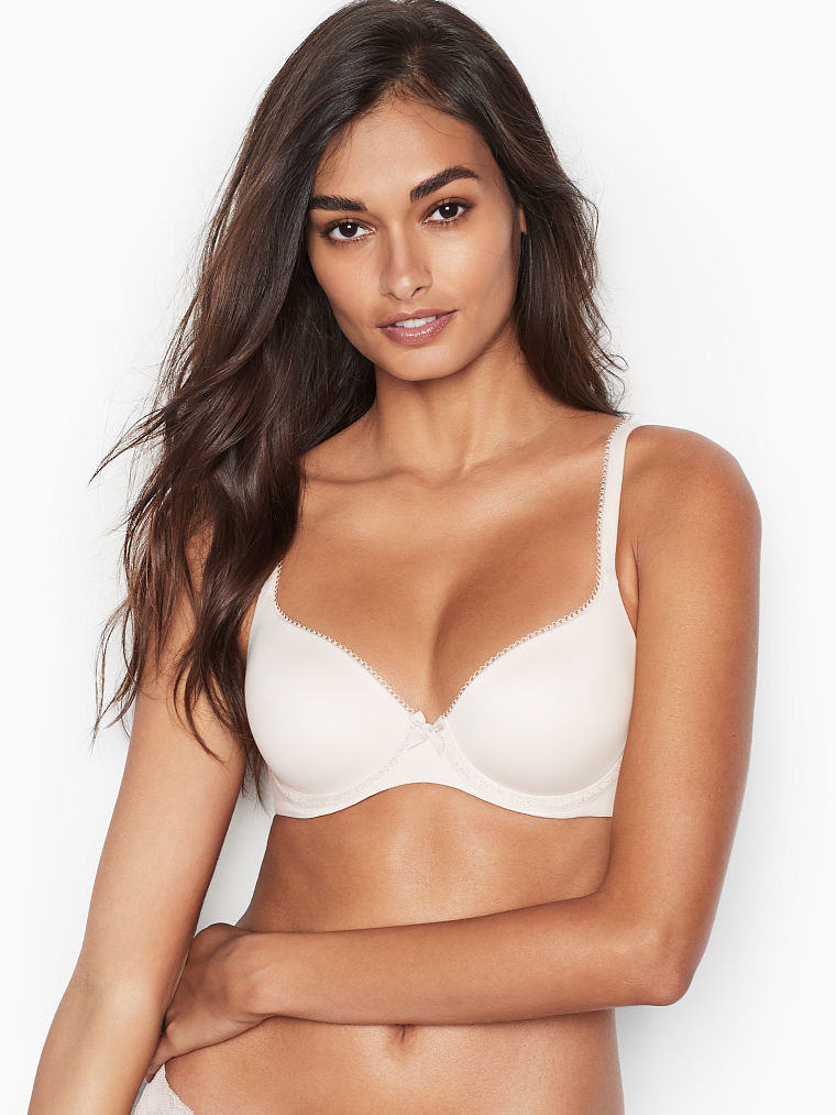 Gizele Oliveira featured in  the Victoria\'s Secret catalogue for Autumn/Winter 2018