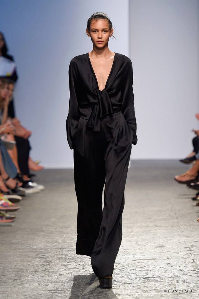 Binx Walton featured in  the Sportmax fashion show for Spring/Summer 2015