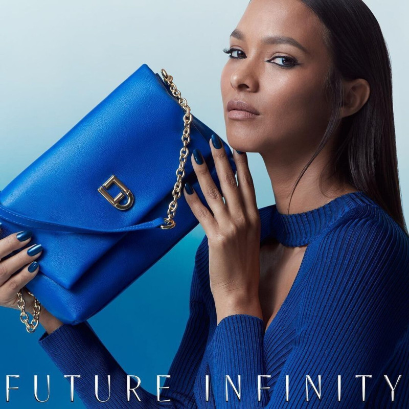 Lais Ribeiro featured in  the Luz da Lua advertisement for Spring/Summer 2023