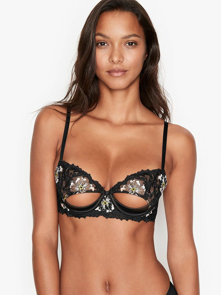 Lais Ribeiro featured in  the Victoria\'s Secret catalogue for Autumn/Winter 2020