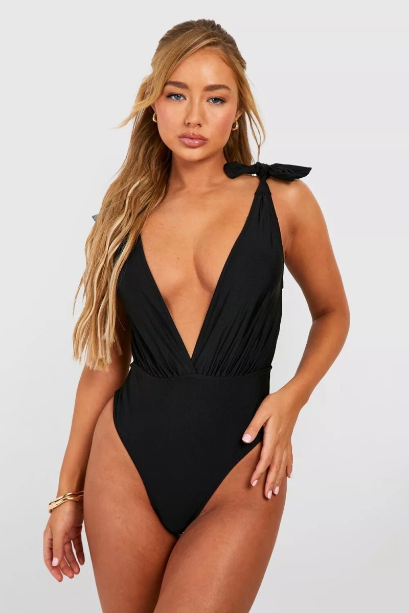 Amber Jepson featured in  the Boohoo catalogue for Spring/Summer 2023
