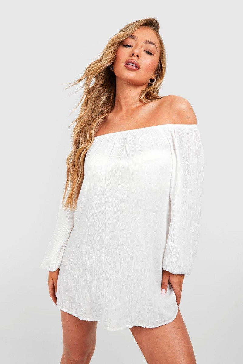 Amber Jepson featured in  the Boohoo catalogue for Summer 2023