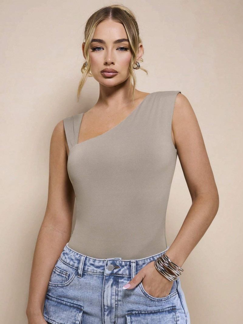 Amber Jepson featured in  the Shein catalogue for Spring/Summer 2024