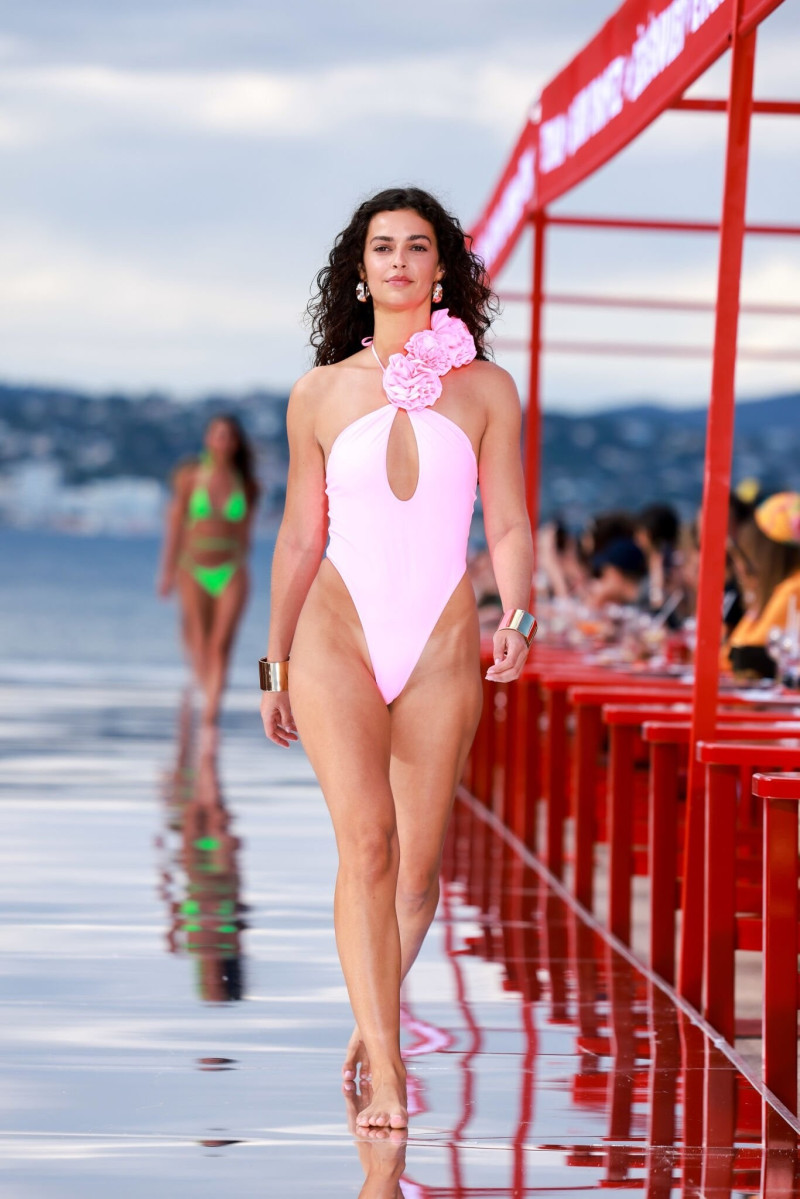 Marie Teissonniere featured in  the Etam fashion show for Cruise 2023