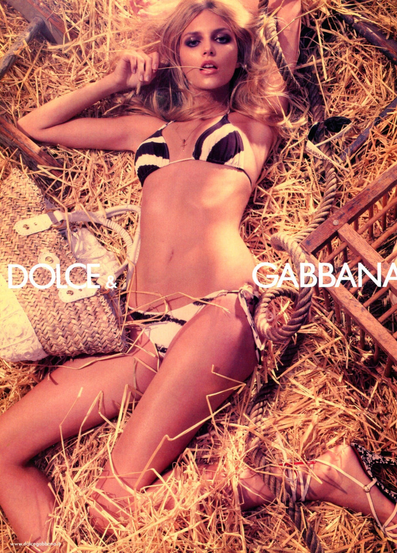 Anja Rubik featured in  the D&G advertisement for Spring/Summer 2006