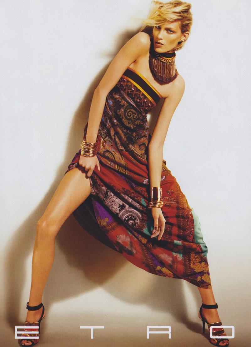 Anja Rubik featured in  the Etro advertisement for Autumn/Winter 2009